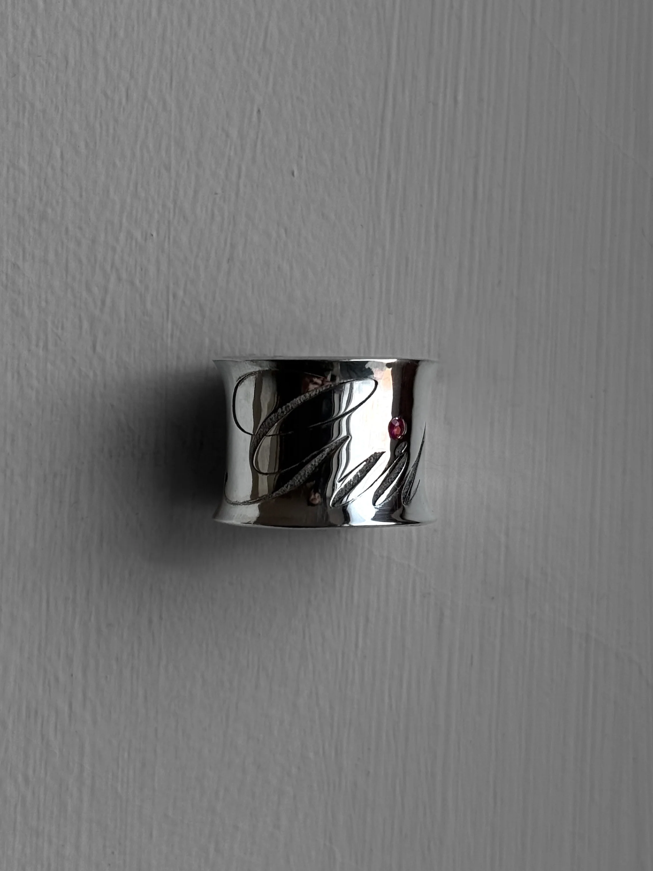 SUI WITH ROUND GEM- custom engraving available - Image 3